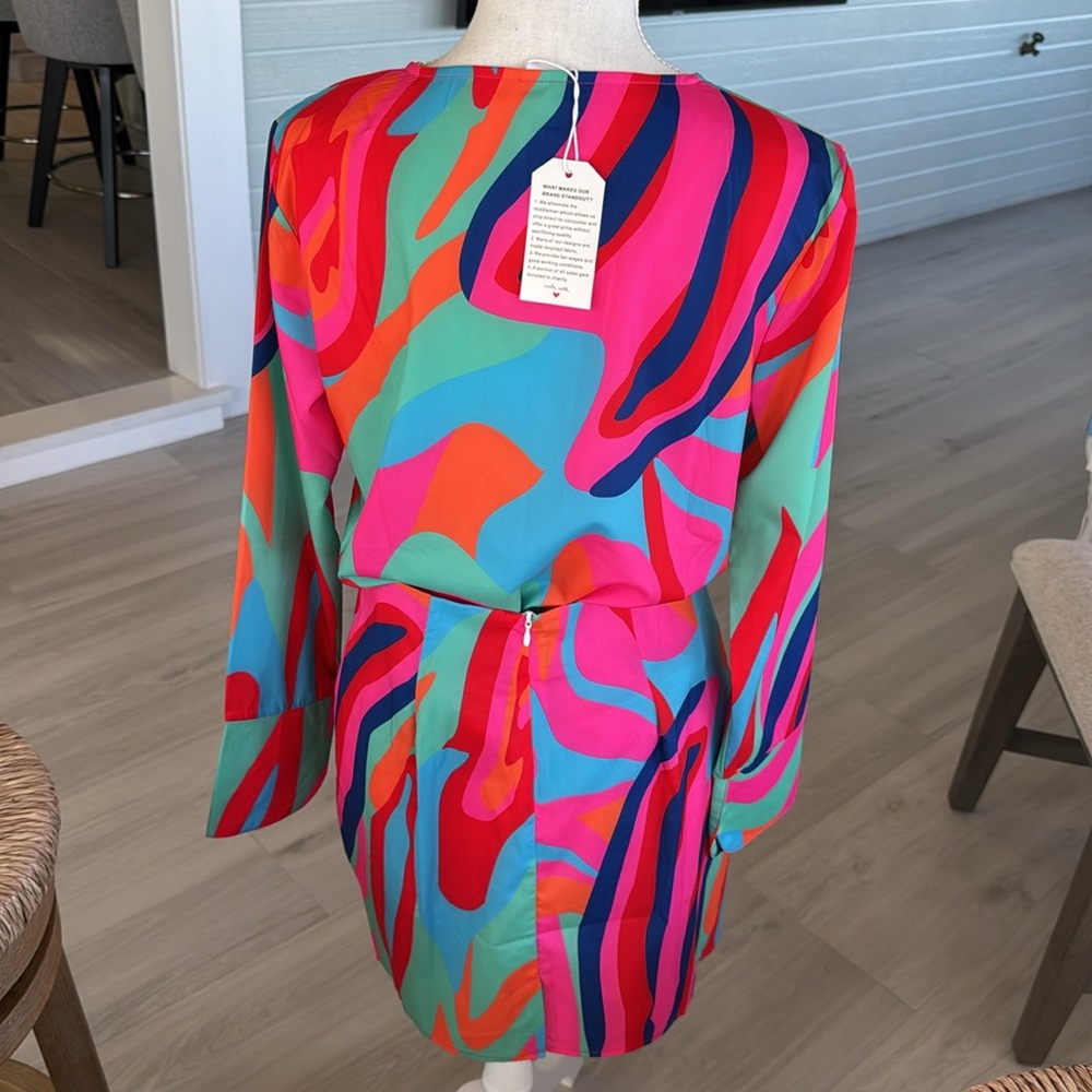Vibrant multicolored button up blouse and back zipper skirt. - Picture 2 of 3